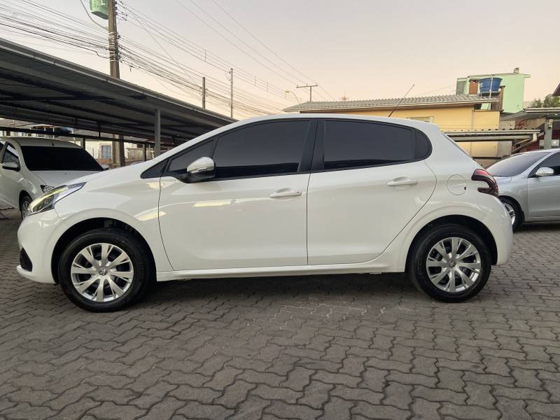 PEUGEOT - 208 - 2017/2018 - Branca - R$ 43.900,00