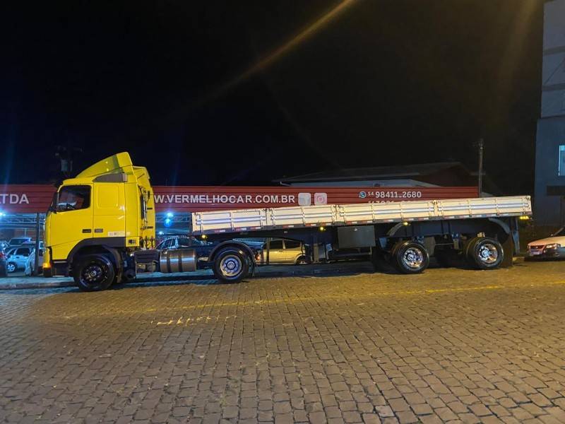 VOLVO - FH-12 - 2002/2002 - Amarela - R$ 149.900,00