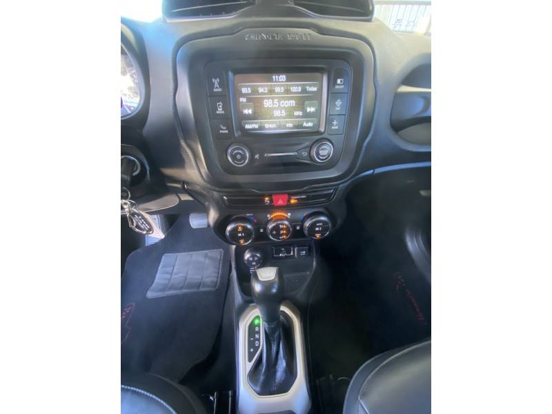 JEEP - RENEGADE - 2017/2018 - Branca - R$ 86.900,00