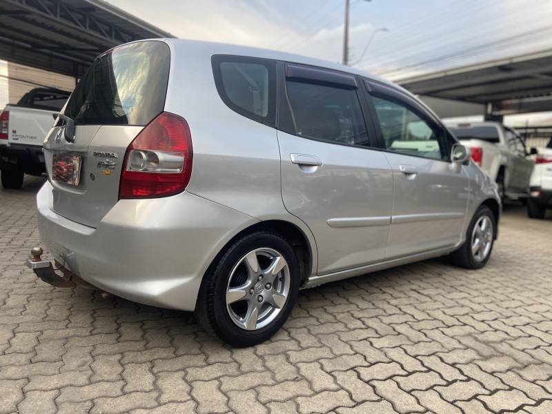 HONDA - FIT - 2008/2008 - Prata - R$ 31.900,00