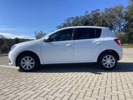 RENAULT - SANDERO - 2017/2018 - Branca - R$ 45.900,00