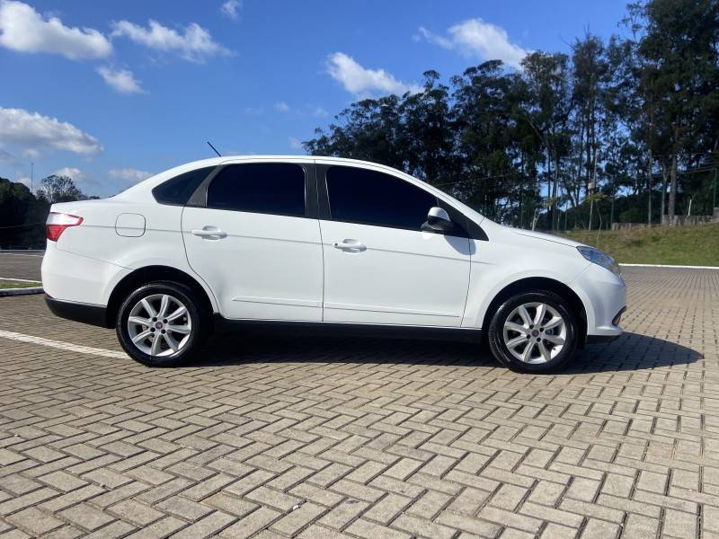 FIAT - SIENA - 2013/2013 - Branca - R$ 37.900,00