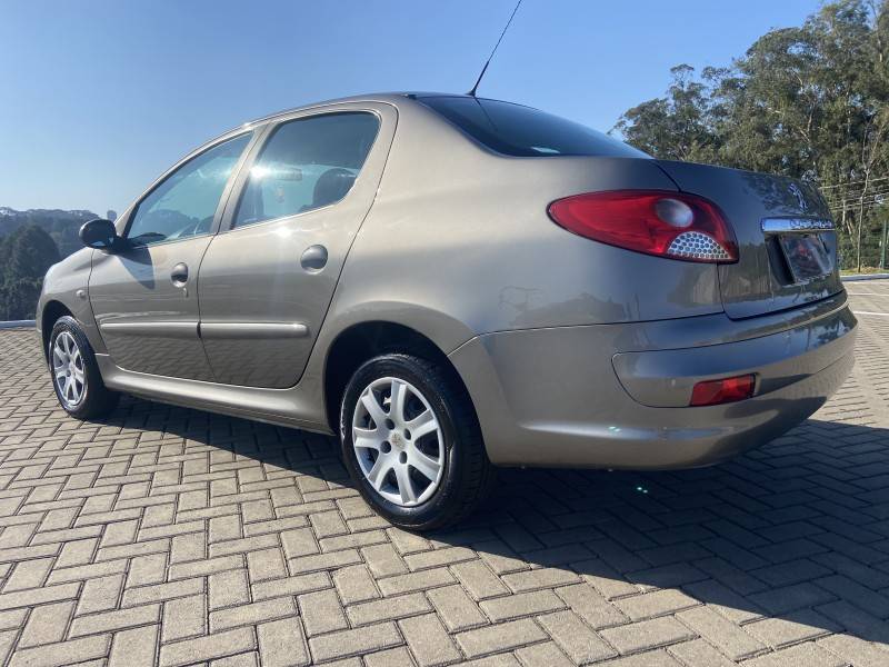 PEUGEOT - 207 - 2012/2013 - Cinza - R$ 24.900,00