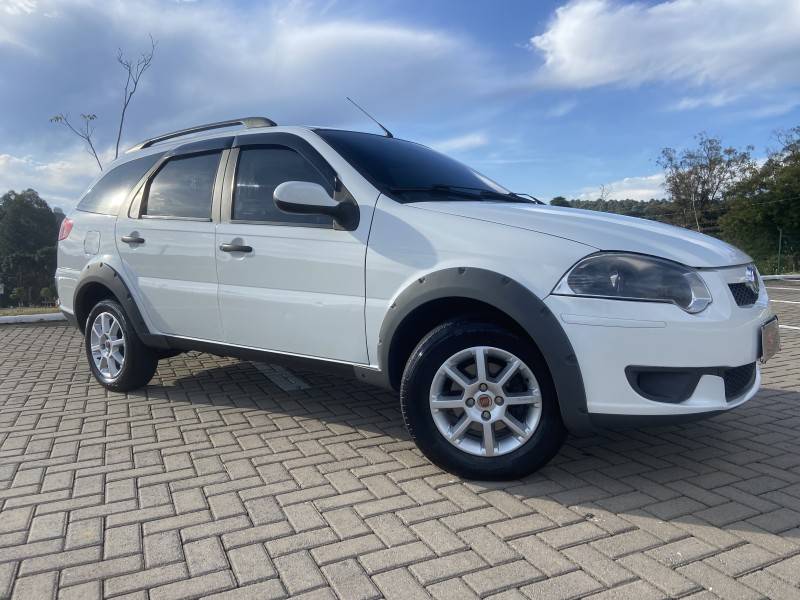 FIAT - PALIO - 2015/2015 - Branca - R$ 36.900,00