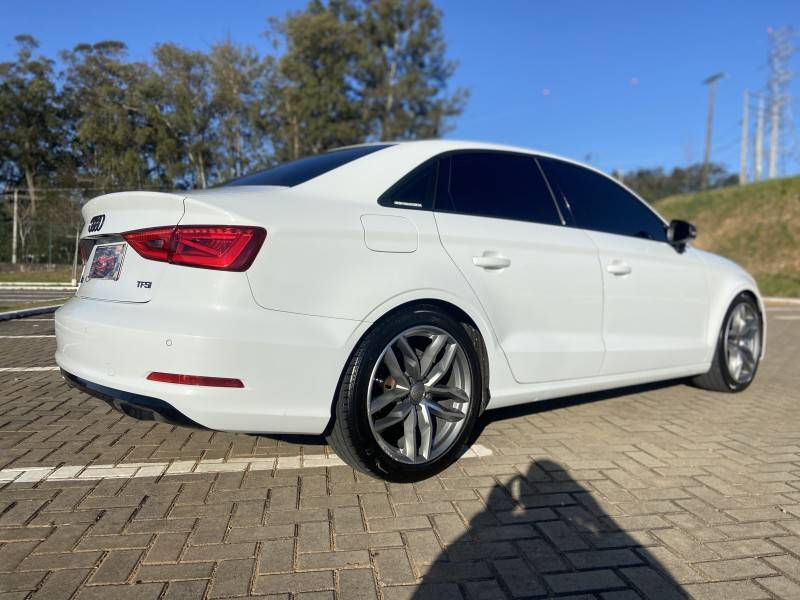 AUDI - A3 - 2016/2016 - Branca - R$ 86.900,00