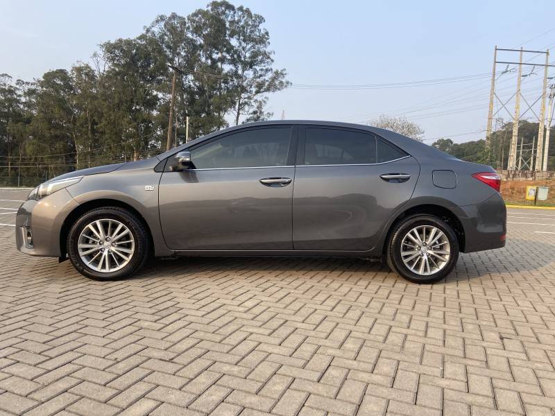 TOYOTA - COROLLA - 2015/2016 - Cinza - R$ 92.900,00