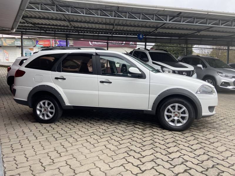 FIAT - PALIO - 2015/2015 - Branca - R$ 39.900,00