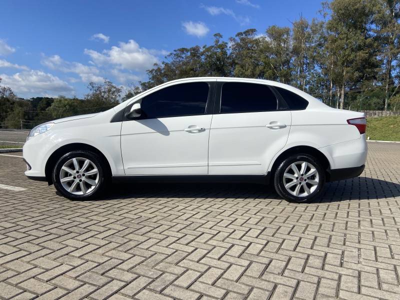 FIAT - SIENA - 2013/2013 - Branca - R$ 37.900,00