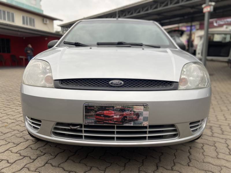 FORD - FIESTA - 2004/2004 - Prata - R$ 22.900,00