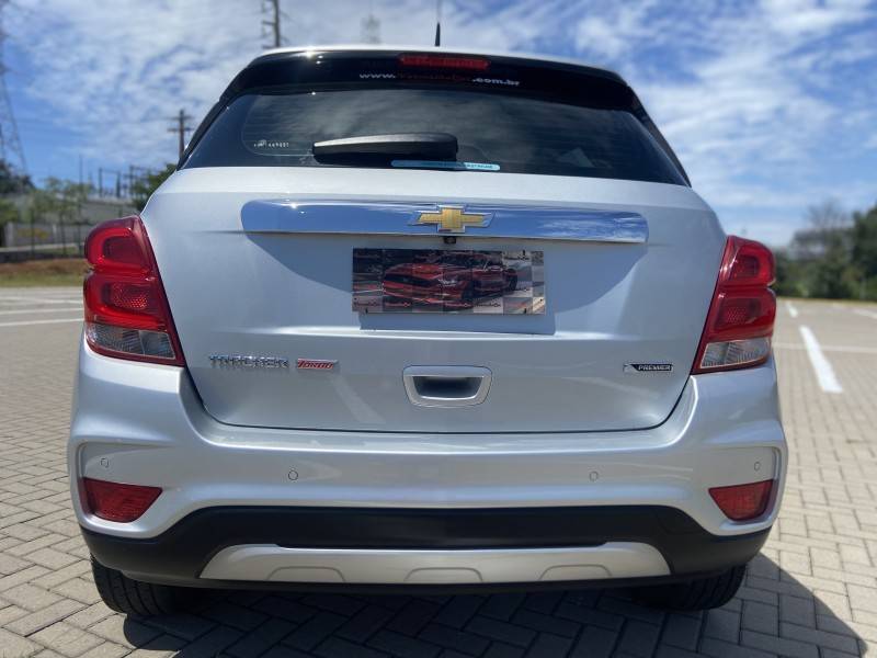 CHEVROLET - TRACKER - 2017/2018 - Prata - R$ 89.900,00