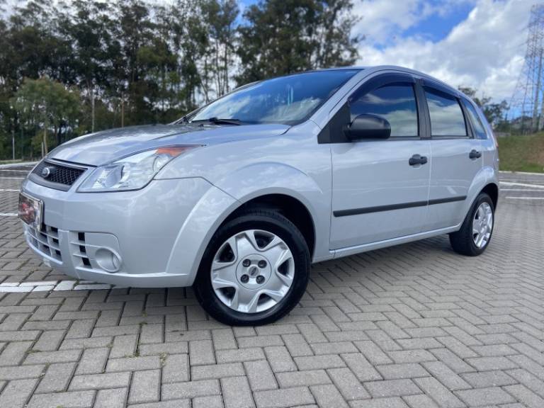 FORD - FIESTA - 2009/2010 - Prata - R$ 21.900,00