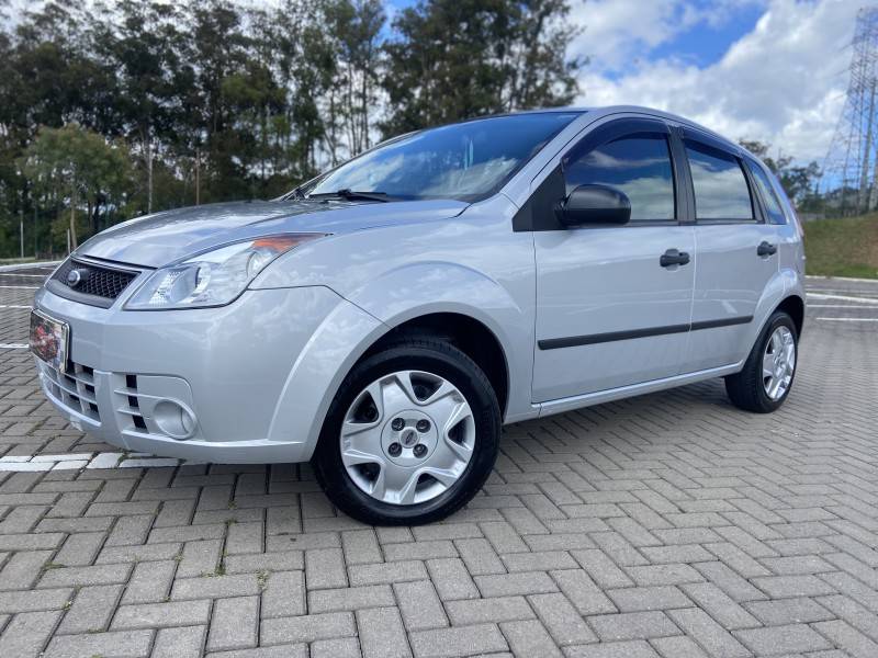 FORD - FIESTA - 2009/2010 - Prata - R$ 21.900,00