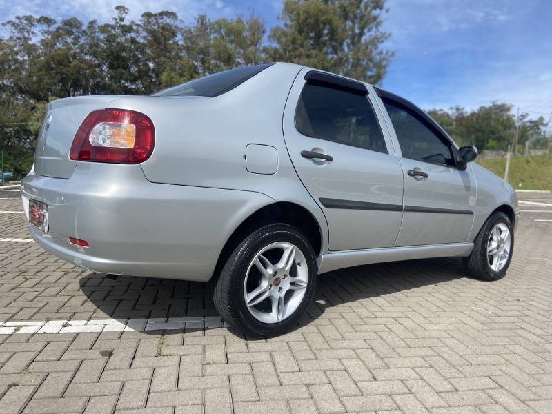 FIAT - SIENA - 2006/2007 - Prata - R$ 27.900,00