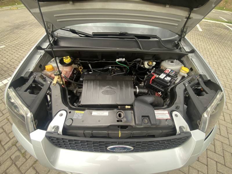 FORD - ECOSPORT - 2005/2006 - Prata - R$ 30.900,00