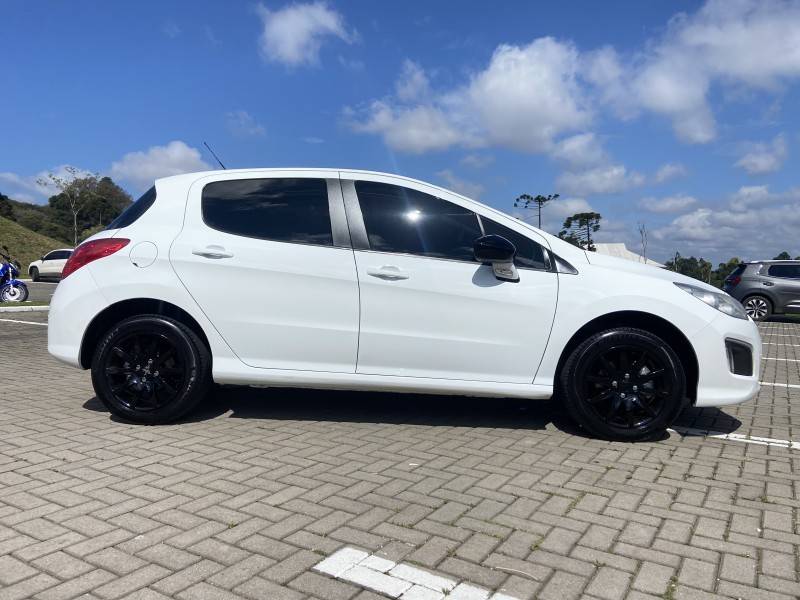 PEUGEOT - 308 - 2013/2014 - Branca - R$ 39.900,00