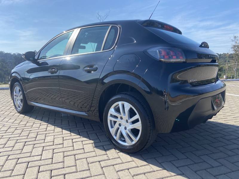 PEUGEOT - 208 - 2022/2023 - Preta - R$ 72.900,00