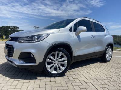 CHEVROLET - TRACKER - 2017/2018 - Prata - R$ 92.900,00