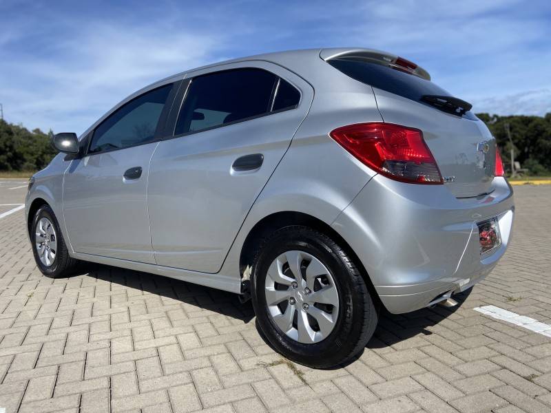CHEVROLET - ONIX - 2019/2019 - Prata - R$ 48.900,00