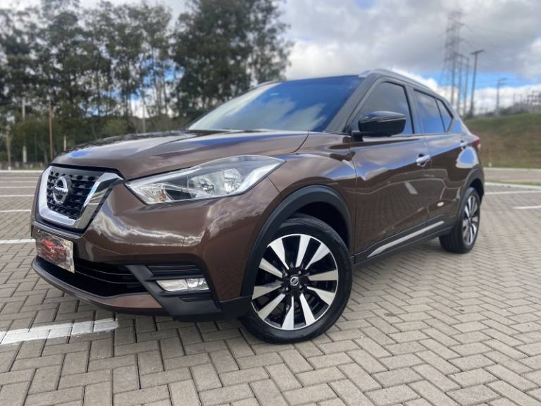 NISSAN - KICKS - 2017/2018 - Marrom - R$ 85.900,00