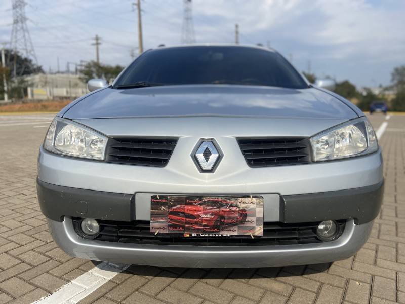 RENAULT - MÉGANE - 2008/2008 - Prata - R$ 27.900,00