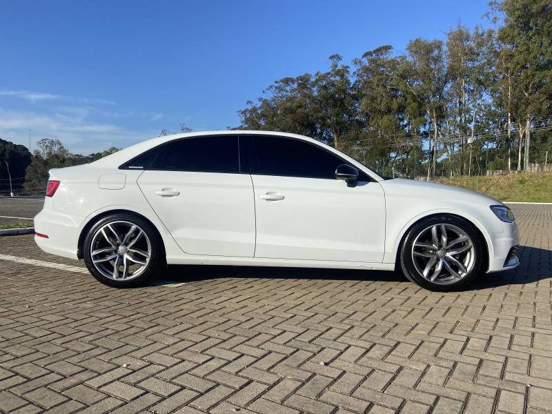 AUDI - A3 - 2016/2016 - Branca - R$ 86.900,00
