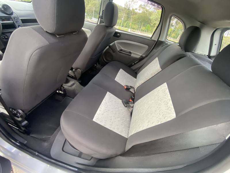 FORD - FIESTA - 2009/2010 - Prata - R$ 21.900,00