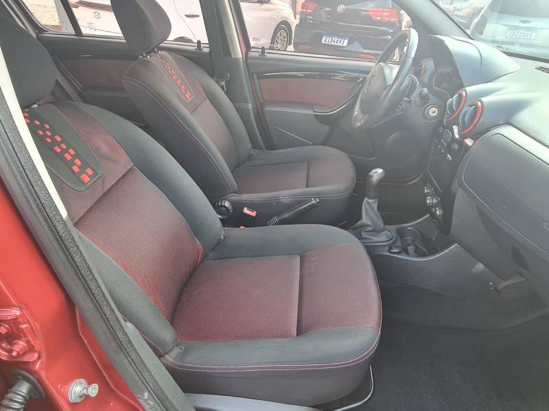 RENAULT - SANDERO - 2013/2014 - Vermelha - R$ 43.900,00