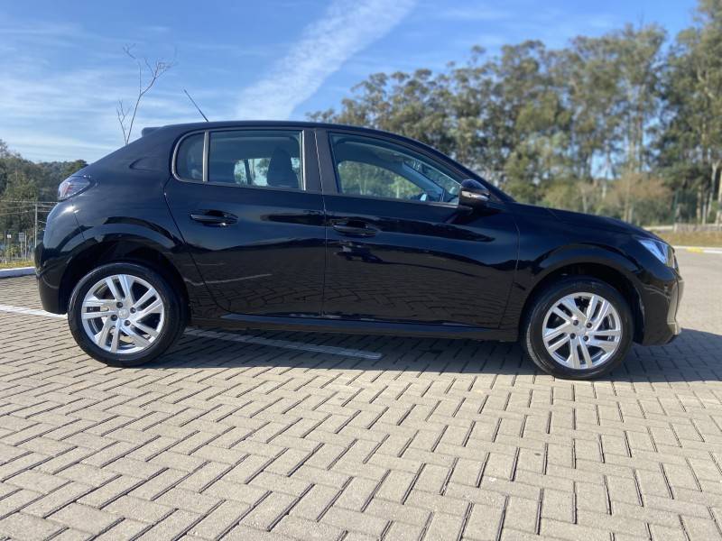 PEUGEOT - 208 - 2022/2023 - Preta - R$ 72.900,00