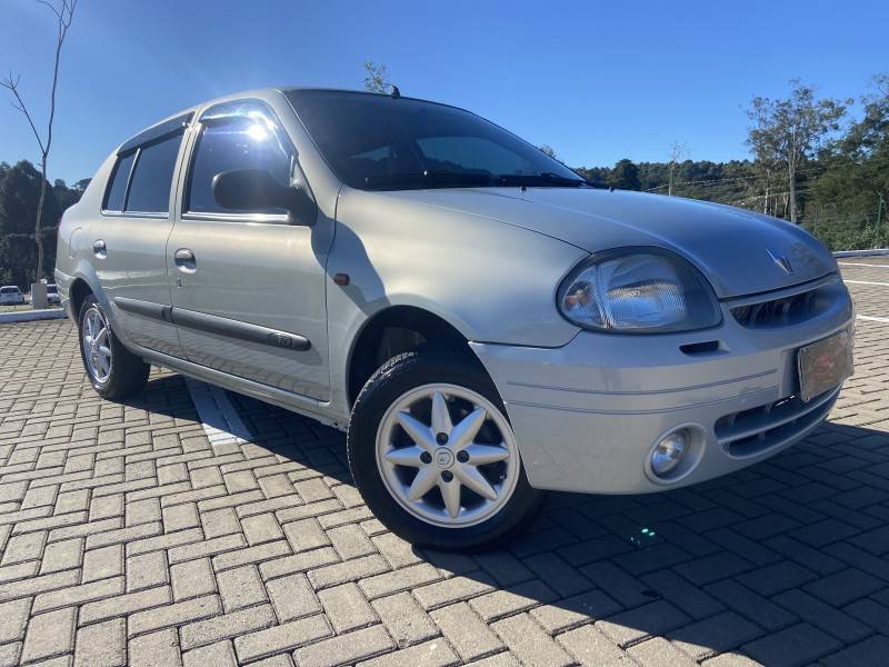 RENAULT - CLIO - 2001/2002 - Prata - R$ 16.900,00