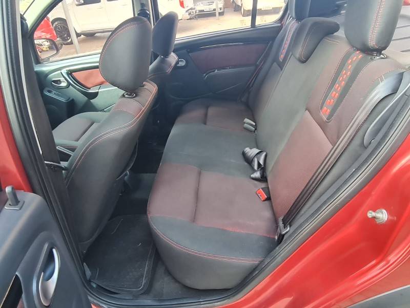 RENAULT - SANDERO - 2013/2014 - Vermelha - R$ 43.900,00