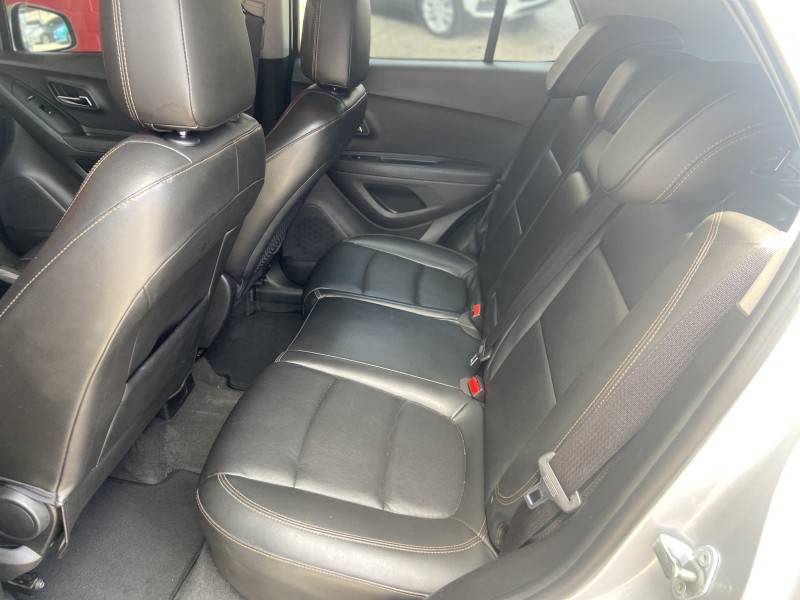 CHEVROLET - TRACKER - 2017/2018 - Prata - R$ 89.900,00