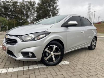 CHEVROLET - ONIX - 2017/2018 - Prata - R$ 65.900,00