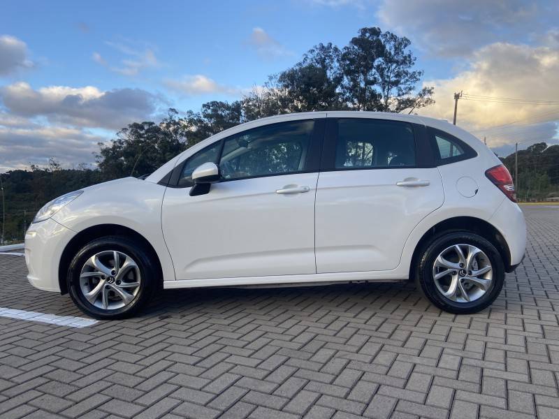 CITROËN - C3 - 2016/2017 - Branca - R$ 56.900,00