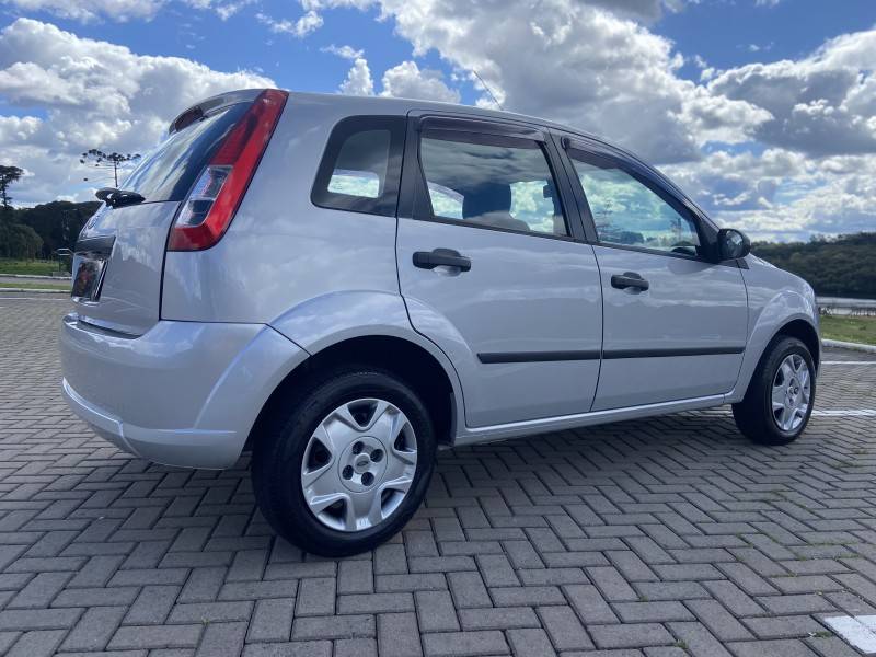 FORD - FIESTA - 2009/2010 - Prata - R$ 21.900,00
