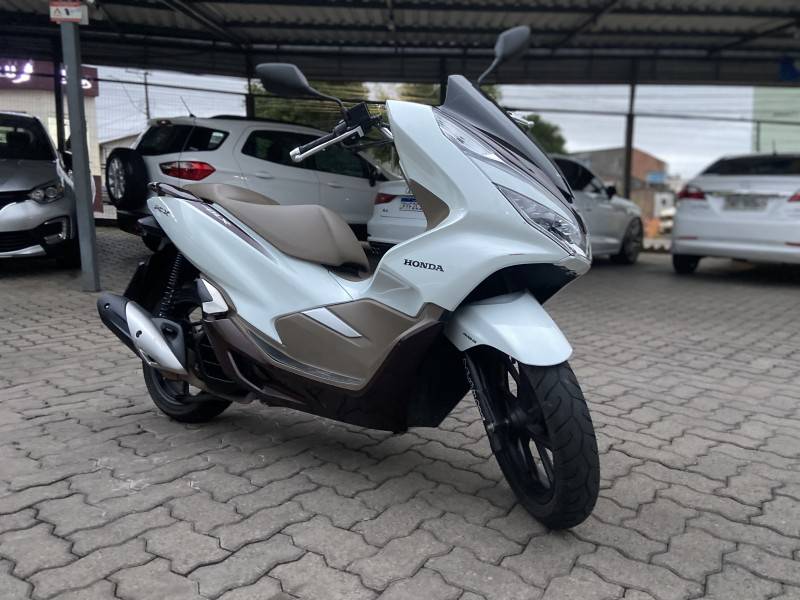 HONDA - PCX - 2021/2021 - Branca - R$ 16.900,00