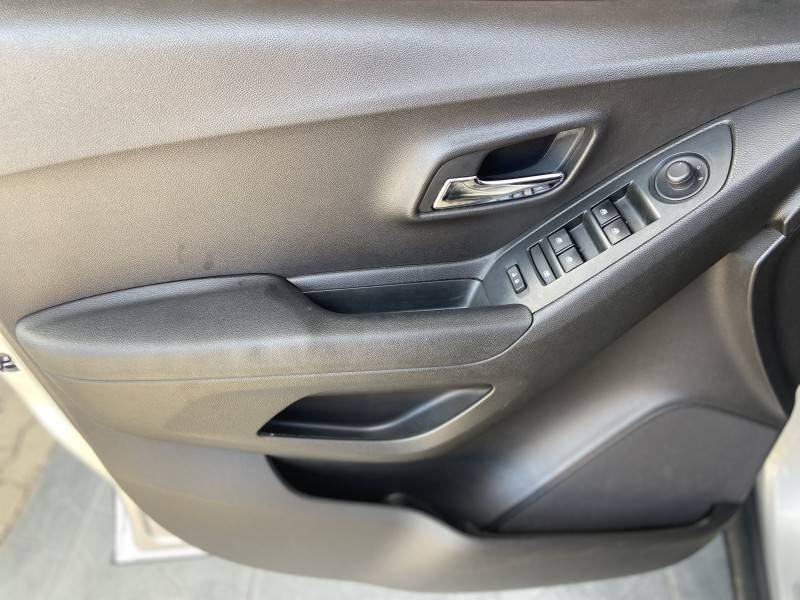 CHEVROLET - TRACKER - 2017/2018 - Prata - R$ 89.900,00
