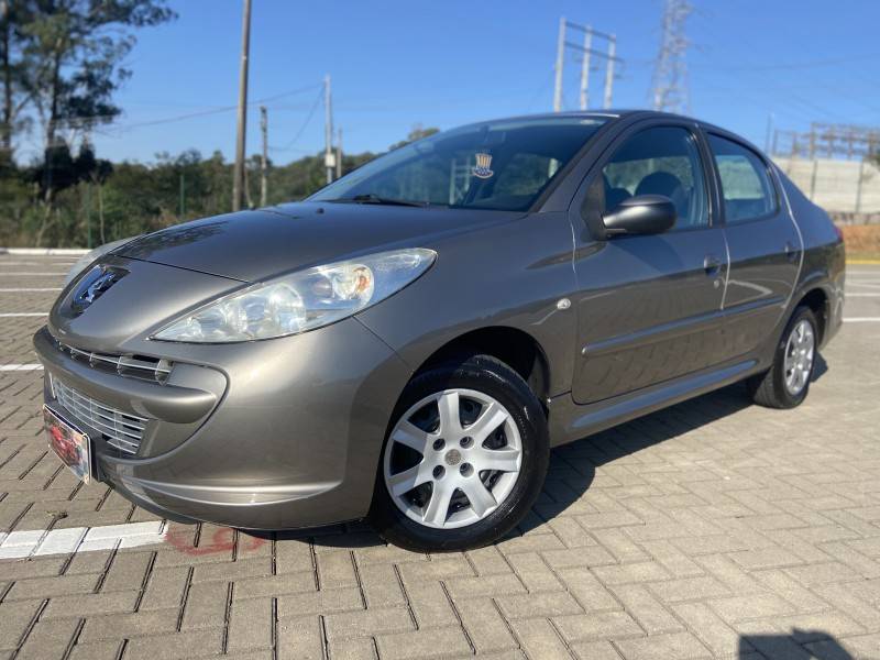 PEUGEOT - 207 - 2012/2013 - Cinza - R$ 24.900,00