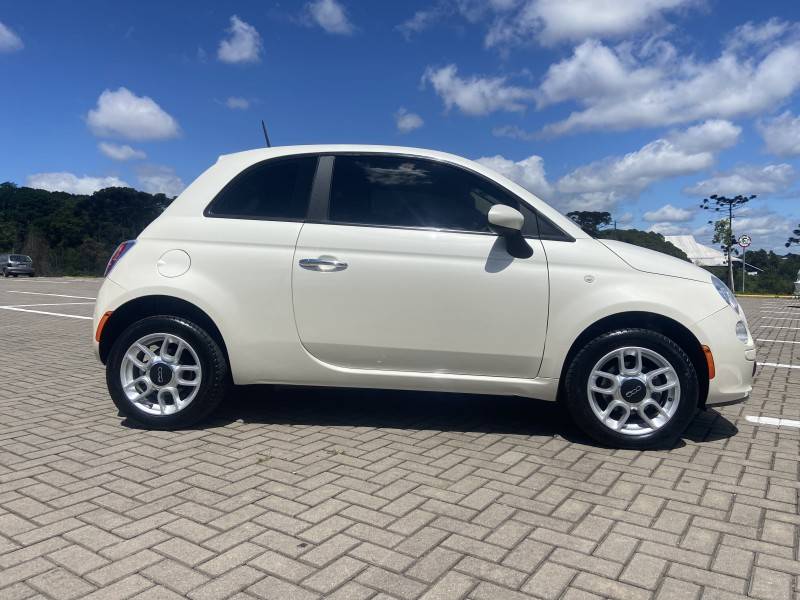 FIAT - 500 - 2011/2012 - Branca - R$ 43.900,00