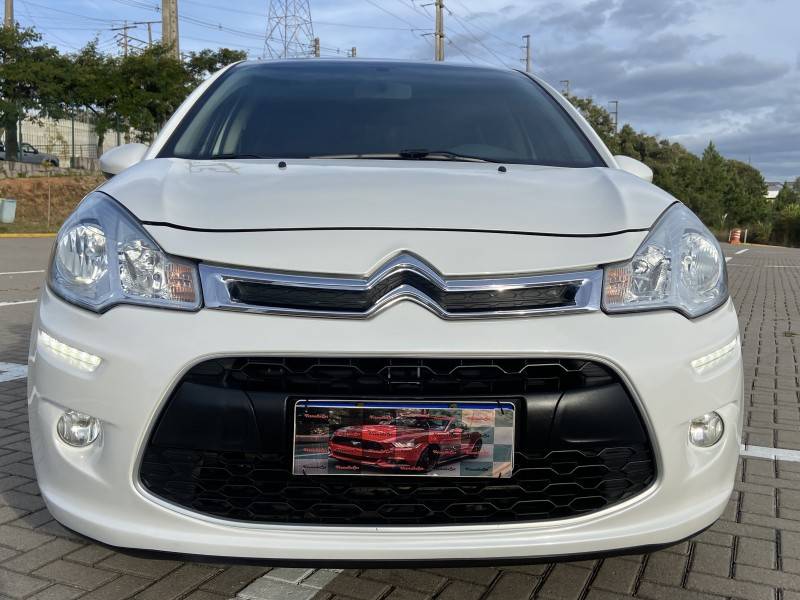 CITROËN - C3 - 2013/2014 - Branca - R$ 39.900,00