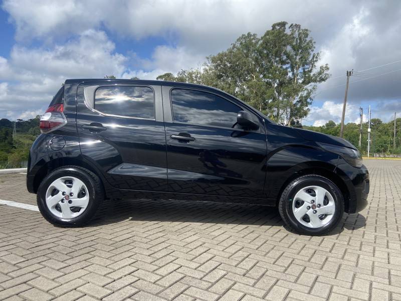 FIAT - MOBI - 2018/2019 - Preta - R$ 41.900,00