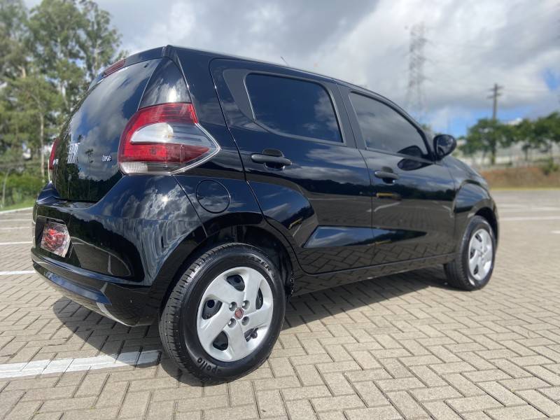 FIAT - MOBI - 2018/2019 - Preta - R$ 41.900,00